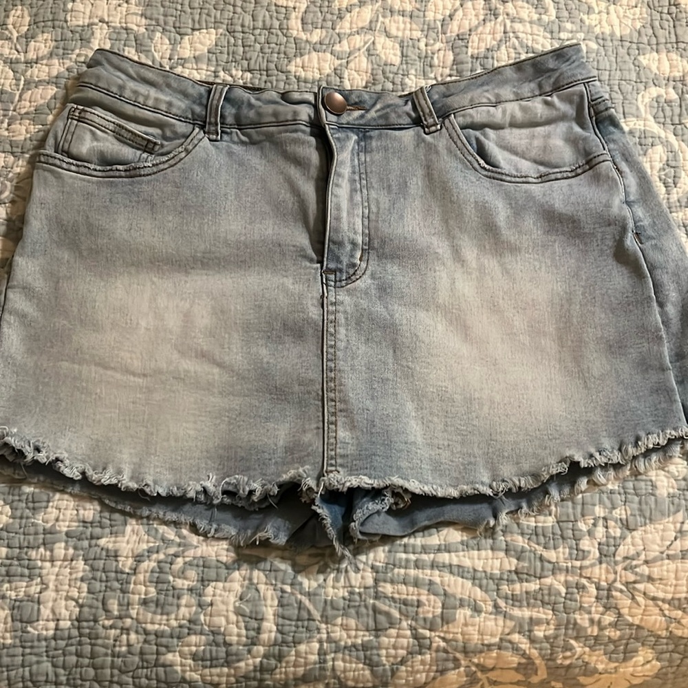 7/$20 Design Lab Jean Skort Size Large Women’s - EUC